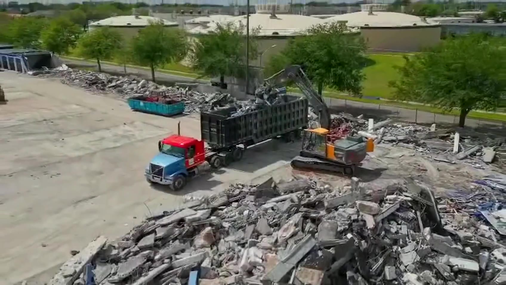 Choosing the Right Roll-Off Dumpster